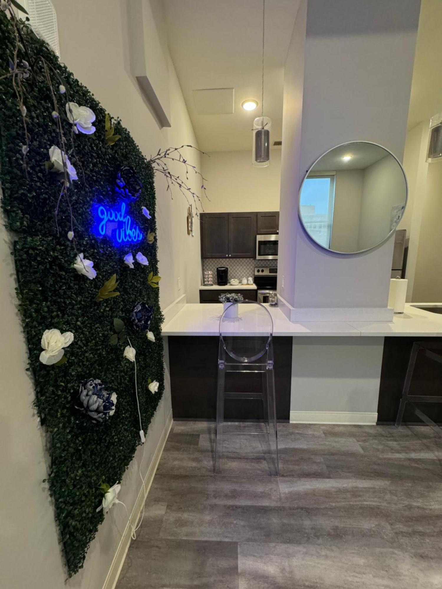 Beautiful Condo/Rooftop Patio With Free Parking Кливленд Экстерьер фото